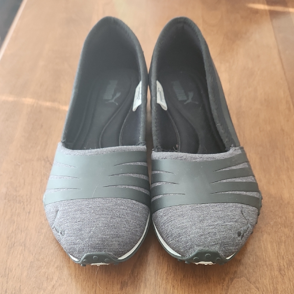 Puma Women's Black and Gray Flats